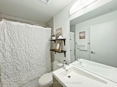 Photo 10 at 418 - 30 Nelson Street, Waterfront Communities C1, Toronto Photo 10 at 418 - 30 Nelson Street, Waterfront Communities C1, Toronto