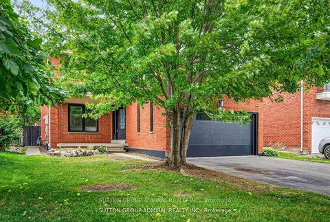 Photo 2 at 43 Keremeos Crescent, North Richvale, Richmond Hill