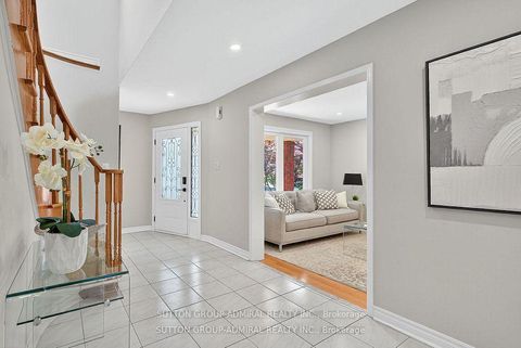 Photo 4 at 43 Keremeos Crescent, North Richvale, Richmond Hill