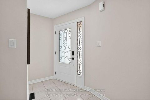 Photo 5 at 43 Keremeos Crescent, North Richvale, Richmond Hill