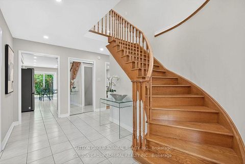 Photo 6 at 43 Keremeos Crescent, North Richvale, Richmond Hill