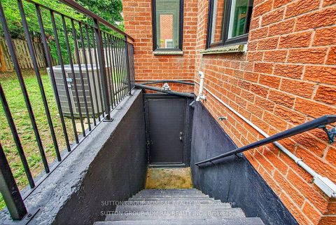 Photo 32 at 43 Keremeos Crescent, North Richvale, Richmond Hill