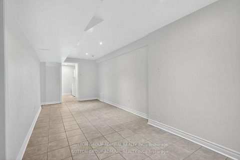 Photo 34 at 43 Keremeos Crescent, North Richvale, Richmond Hill