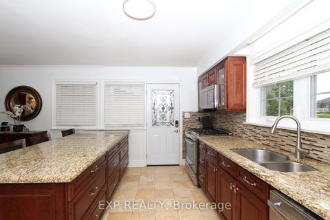 Photo 2 at 77 Letchworth Crescent, CFB, Toronto