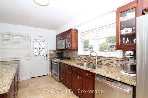 Photo 4 at 77 Letchworth Crescent, CFB, Toronto