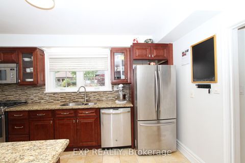 Photo 5 at 77 Letchworth Crescent, CFB, Toronto
