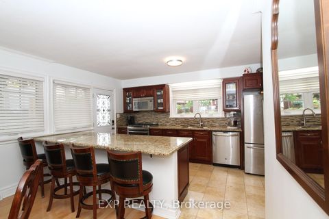 Photo 6 at 77 Letchworth Crescent, CFB, Toronto