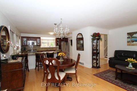 Photo 7 at 77 Letchworth Crescent, CFB, Toronto