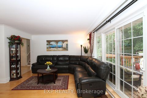 Photo 10 at 77 Letchworth Crescent, CFB, Toronto