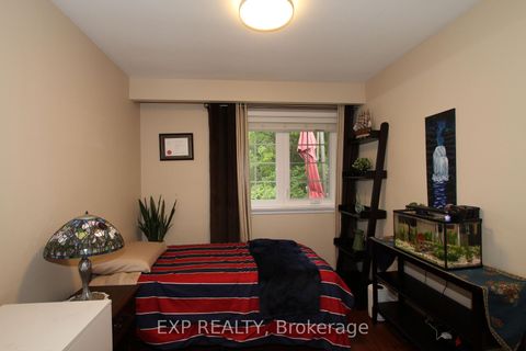 Photo 11 at 77 Letchworth Crescent, CFB, Toronto