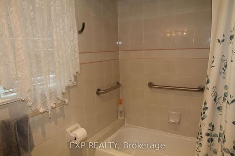 Photo 13 at 77 Letchworth Crescent, CFB, Toronto