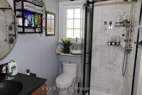 Photo 18 at 77 Letchworth Crescent, CFB, Toronto
