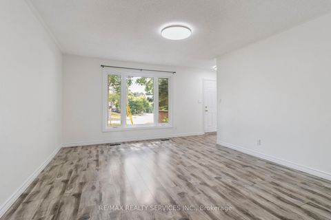 Photo 7 at 769 Greenfield Crescent, Leslie Valley, Newmarket