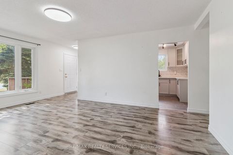 Photo 8 at 769 Greenfield Crescent, Leslie Valley, Newmarket