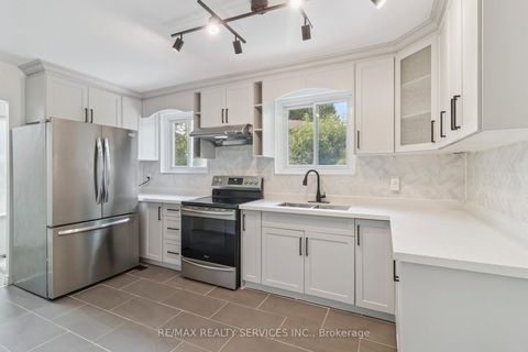 Photo 9 at 769 Greenfield Crescent, Leslie Valley, Newmarket