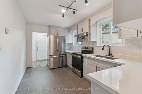 Photo 10 at 769 Greenfield Crescent, Leslie Valley, Newmarket