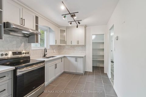 Photo 11 at 769 Greenfield Crescent, Leslie Valley, Newmarket