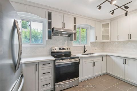 Photo 12 at 769 Greenfield Crescent, Leslie Valley, Newmarket