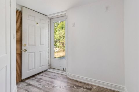 Photo 27 at 769 Greenfield Crescent, Leslie Valley, Newmarket