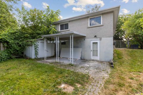 Photo 32 at 769 Greenfield Crescent, Leslie Valley, Newmarket