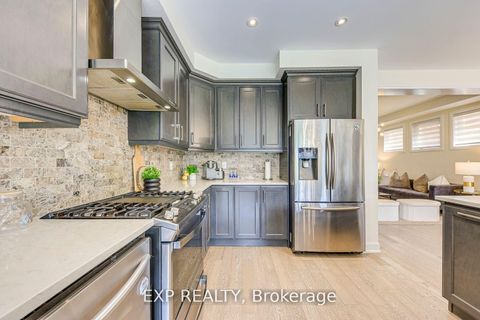 Photo 11 at 3129 Riverpath Common, GO Glenorchy, Oakville