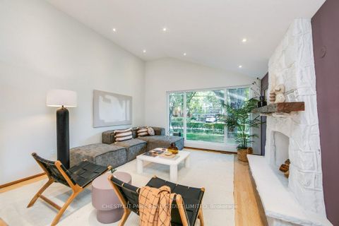 Photo 2 at 44 Brookridge Drive, Bendale, Toronto