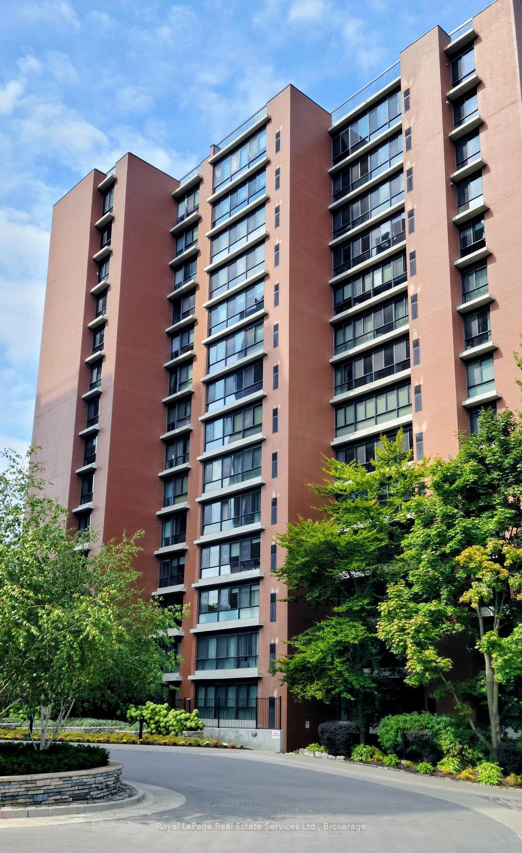 1214 - 1400 Dixie Road, Lakeview, Mississauga by Loree Meneguzzi Real Estate 1214 - 1400 Dixie Road, Lakeview, Mississauga