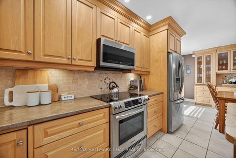 Photo 5 at 65 McDougall Drive, West Bayfield, Barrie Photo 5 at 65 McDougall Drive, West Bayfield, Barrie