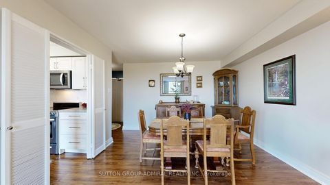 Photo 12 at 917 - 30 Harding Boulevard W, North Richvale, Richmond Hill