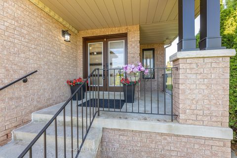 Photo 5 at 238 Devonsleigh Boulevard, Devonsleigh, Richmond Hill Photo 5 at 238 Devonsleigh Boulevard, Devonsleigh, Richmond Hill