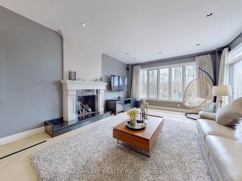 Photo 4 at 145 Renaissance Court, Beverley Glen, Vaughan