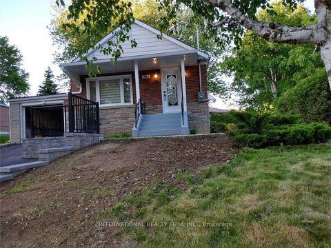 Photo 2 at 5 Aylesford Drive, Cliffside, Toronto