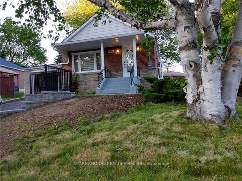Photo 3 at 5 Aylesford Drive, Cliffside, Toronto