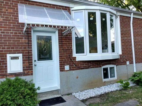 Photo 4 at 5 Aylesford Drive, Cliffside, Toronto