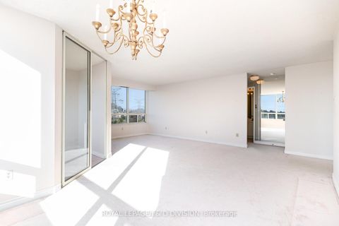 Photo 2 at 815 - 8501 Bayview Avenue, Doncrest, Richmond Hill