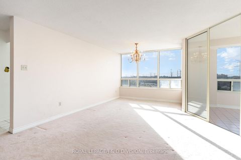 Photo 4 at 815 - 8501 Bayview Avenue, Doncrest, Richmond Hill