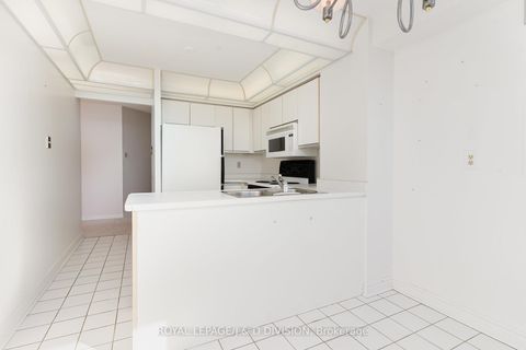 Photo 8 at 815 - 8501 Bayview Avenue, Doncrest, Richmond Hill