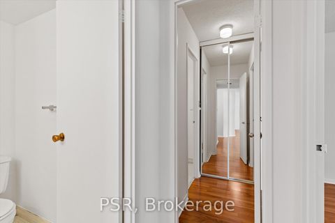 Photo 8 at 901 - 633 Bay Street, Bay Street Corridor, Toronto Photo 8 at 901 - 633 Bay Street, Bay Street Corridor, Toronto