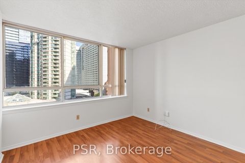 Photo 14 at 901 - 633 Bay Street, Bay Street Corridor, Toronto