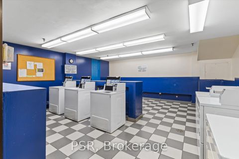 Photo 30 at 901 - 633 Bay Street, Bay Street Corridor, Toronto