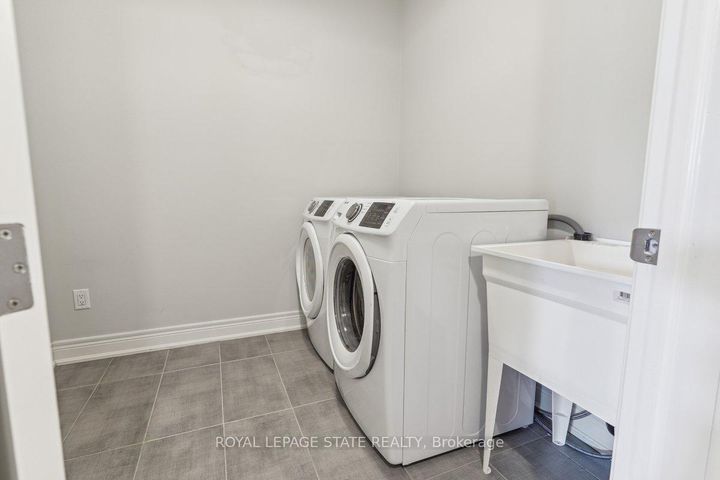 Photo 30 at 11 Secinaro Avenue, Ancaster, Hamilton