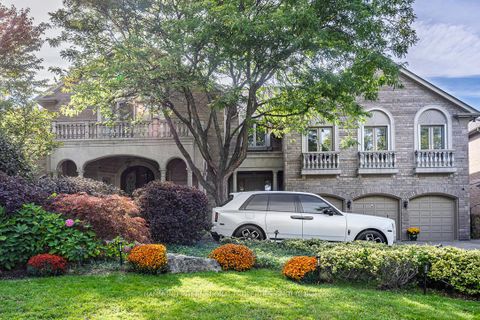Photo 3 at 32 Arjay Crescent, York Mills, Toronto