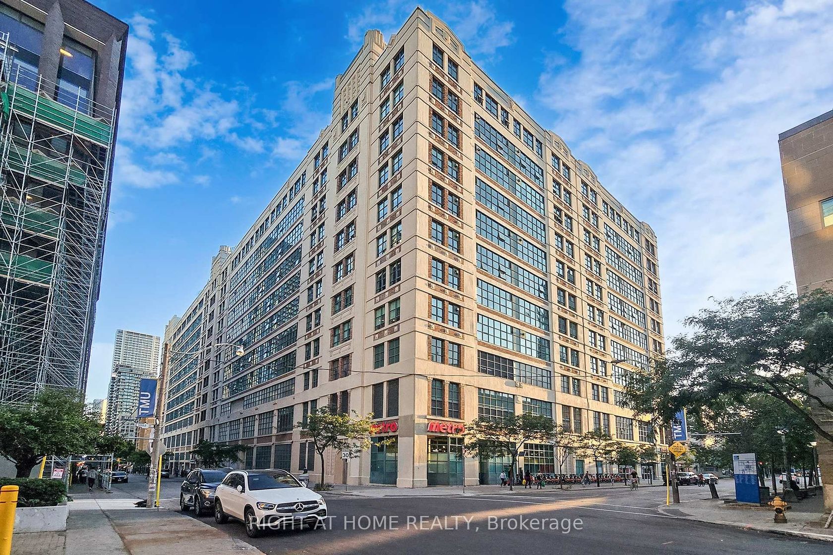 1046 - 155 Dalhousie Street, Yonge Corridor, Toronto by Alessia Polo 1046 - 155 Dalhousie Street, Yonge Corridor, Toronto