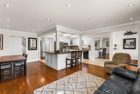 Photo 2 at 22 Tweedrock Crescent, Morningside, Toronto