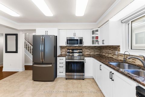 Photo 4 at 22 Tweedrock Crescent, Morningside, Toronto