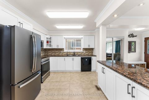 Photo 6 at 22 Tweedrock Crescent, Morningside, Toronto