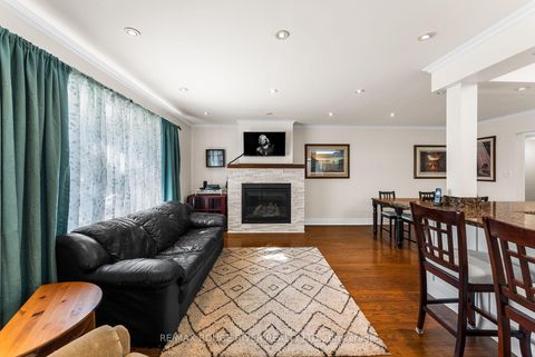 Photo 7 at 22 Tweedrock Crescent, Morningside, Toronto