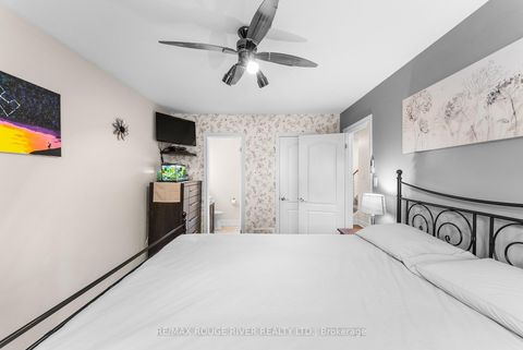 Photo 11 at 22 Tweedrock Crescent, Morningside, Toronto