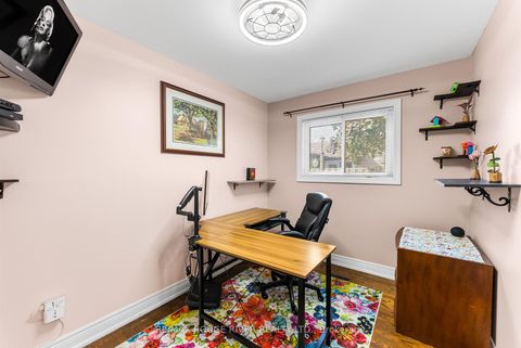 Photo 14 at 22 Tweedrock Crescent, Morningside, Toronto