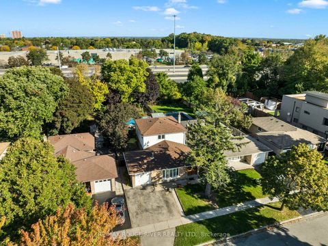 Photo 46 at 22 Tweedrock Crescent, Morningside, Toronto